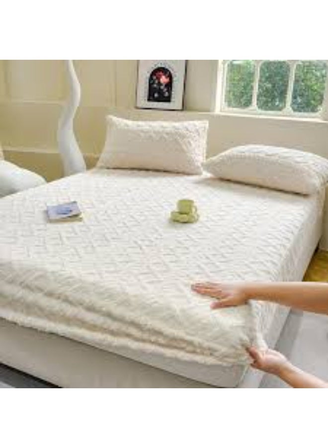 Plush Mattress Cover Soft Fitted Sheet off white with 2 pillow covers